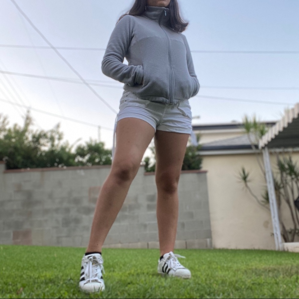 GREY UNIQLO TURTLE NECK SWEATER